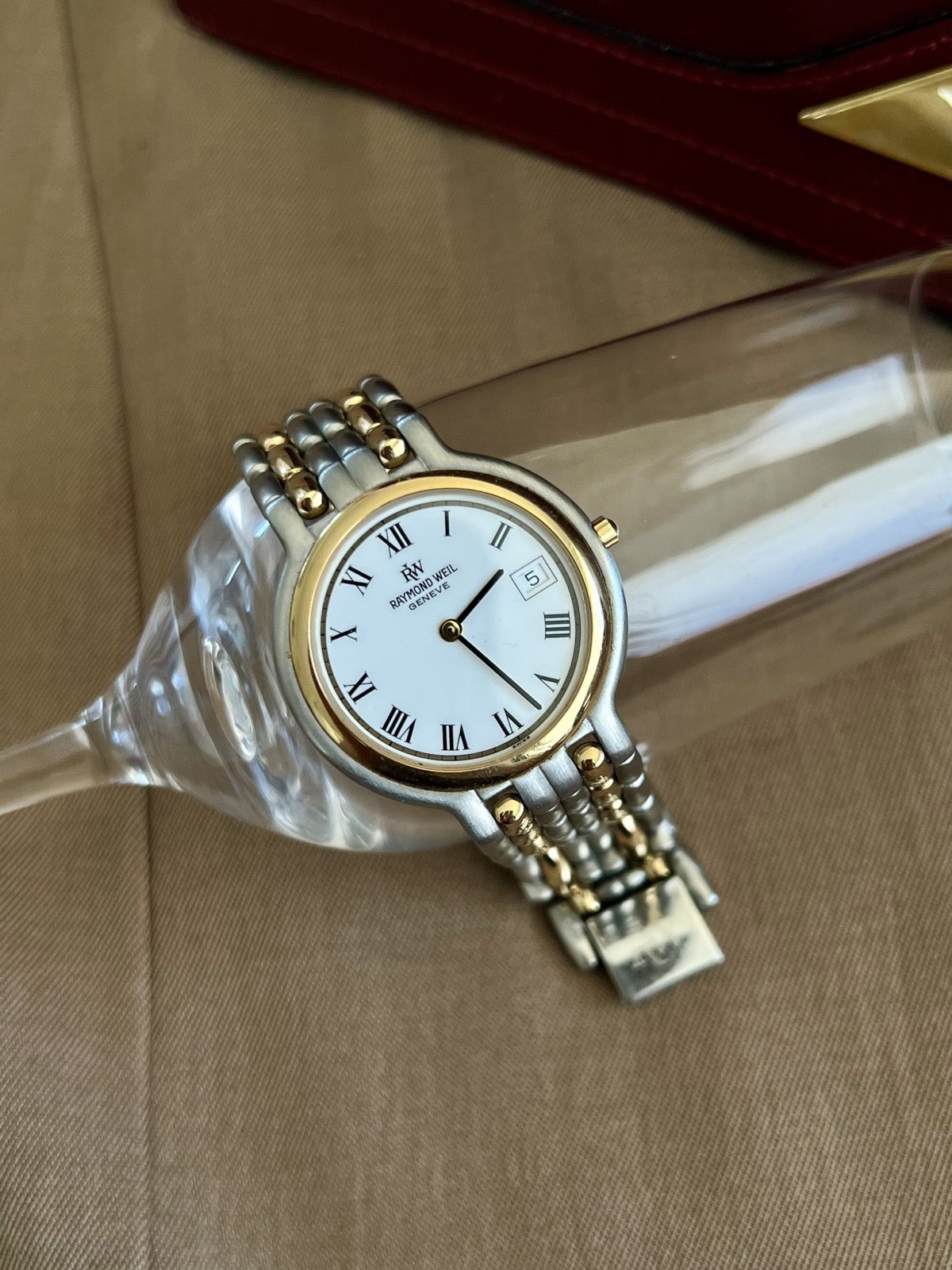 Raymond Weil Fidelio steel case and two tone bracelet in profile