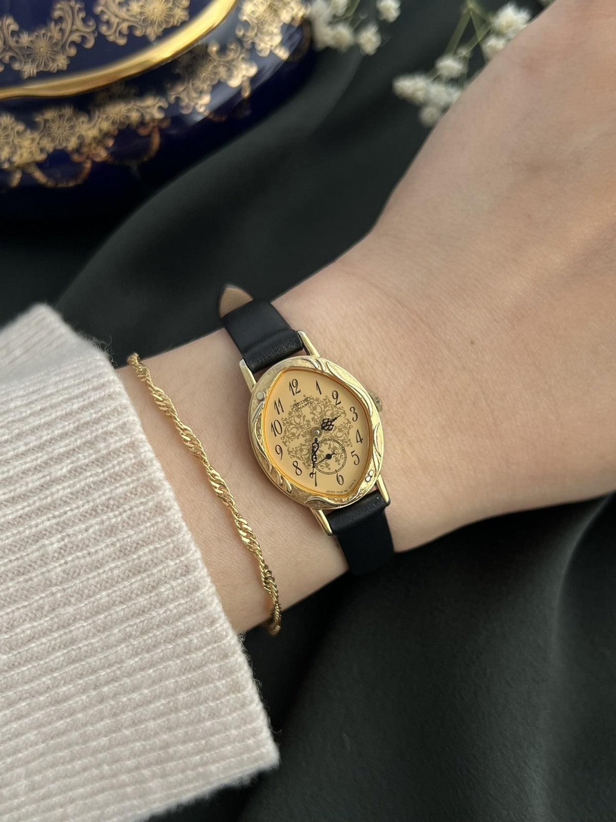 Seiko 1E20-0370 gold-tone quartz watch shown worn on the wrist