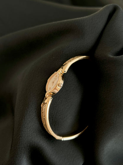 Side profile of Seiko gold-tone oval watch and bracelet