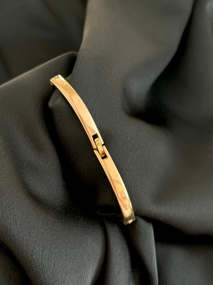 Slim side profile of Seiko gold-tone watch case