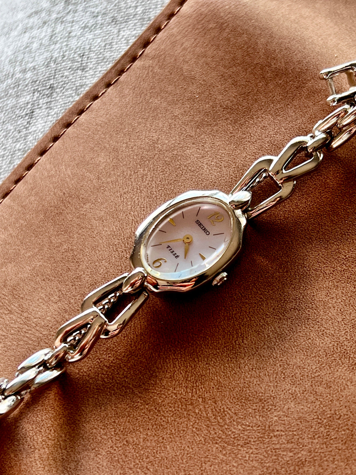 Seiko Tissé Pink Pearl Dial women's watch — product photograph 4