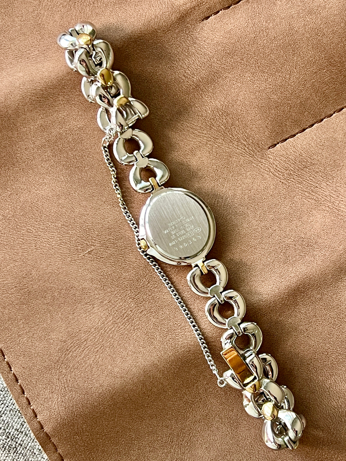 Seiko Tissé White Dial Sculpted Two Tone women's watch — product photograph 4