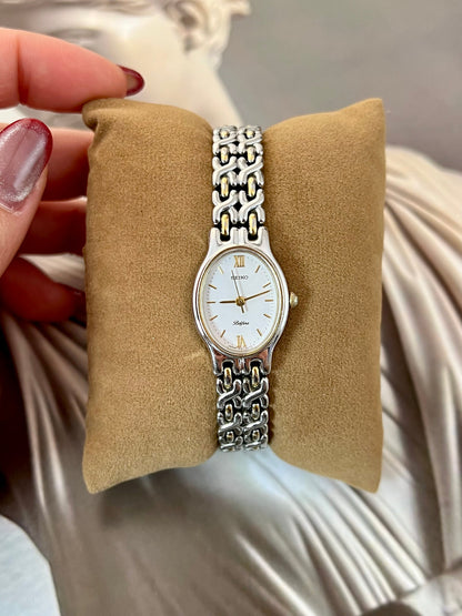 Side profile of the Seiko Belfina oval case and flat sapphire glass.