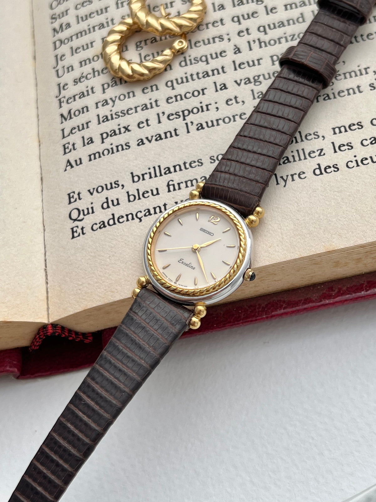 Seiko Two Toned Rope Bezel Woman's Watch — close view of the pale dial and gold rope bezel.