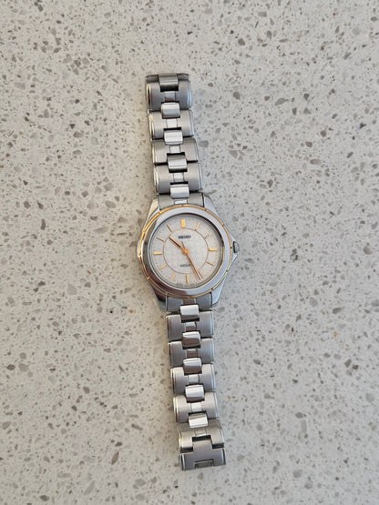 Seiko Exceline Women's Watch with a Tatami Woven Textured Dial, vintage women's watch product photo 4 of 7.