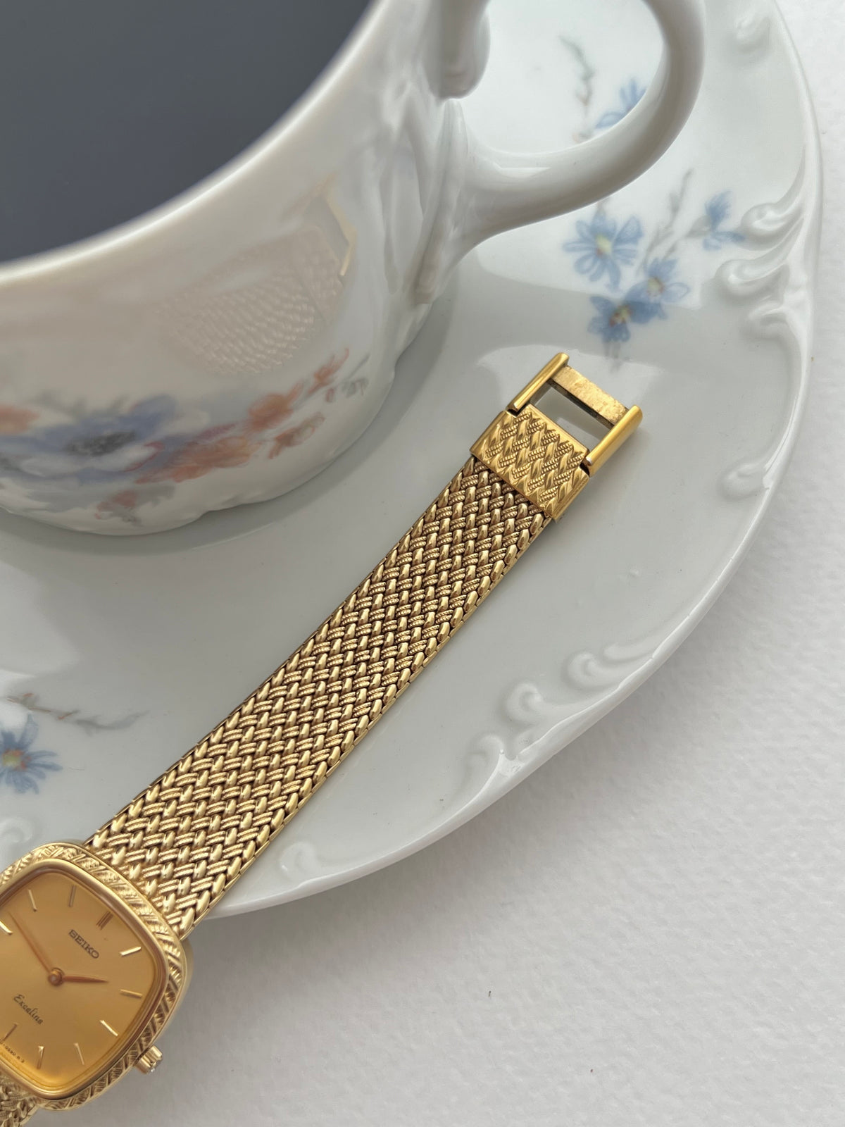 Caseback detail of the Seiko Exceline watch.