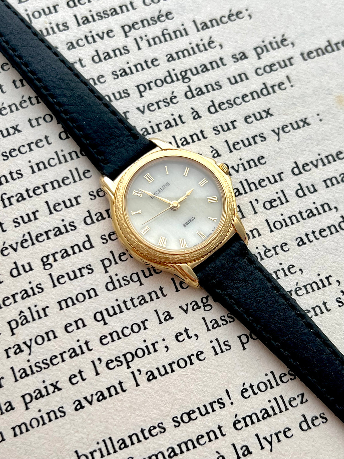 Side profile of the Seiko Exceline gold-tone case and domed sapphire crystal.