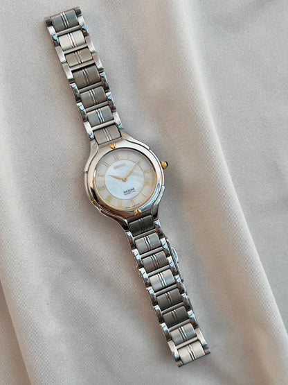 Seiko Exceline Kinetic Ladies’ Watch Mother of Pearl Dial, bracelet detail of a vintage women's watch at Gilded Hour.