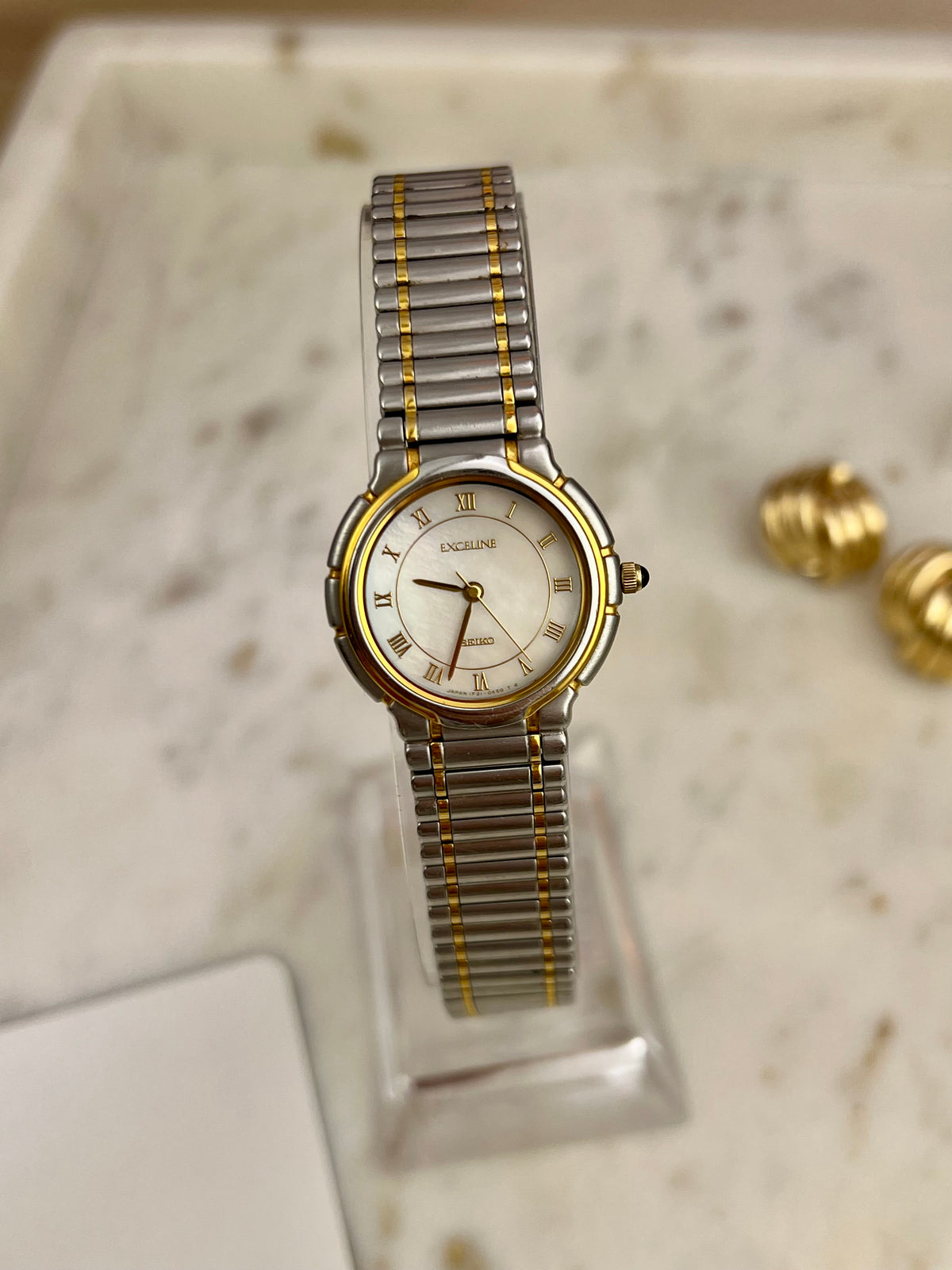 Seiko Exceline mother-of-pearl ladies watch, dial close-up.