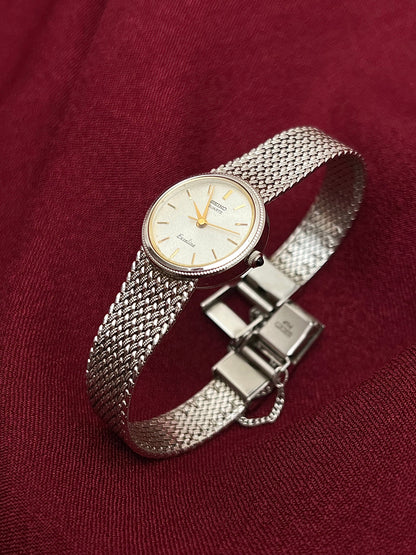 Seiko Exceline Silver Mesh Women’s Watch with Ribbed Bezel — dial, mesh bracelet and clasp.