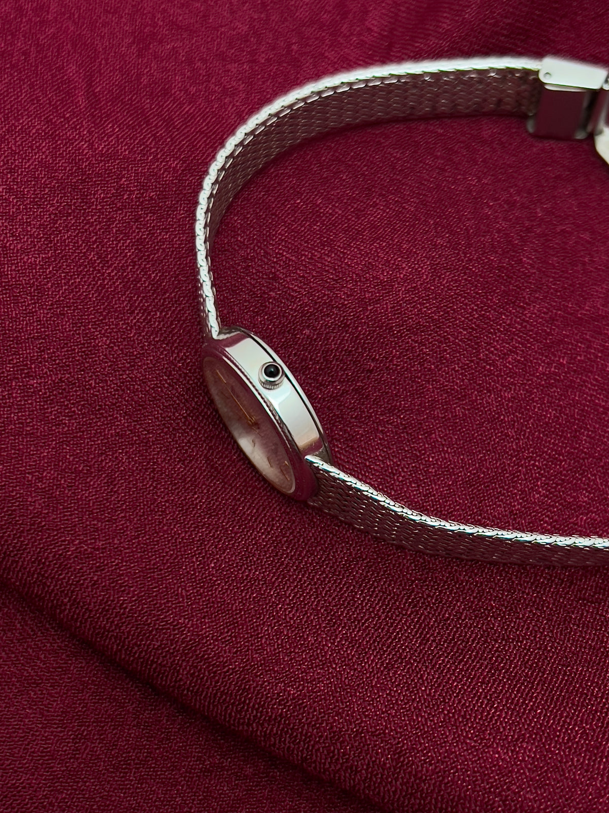 Seiko Exceline Silver Mesh Women’s Watch with Ribbed Bezel — side view of the case and crown.
