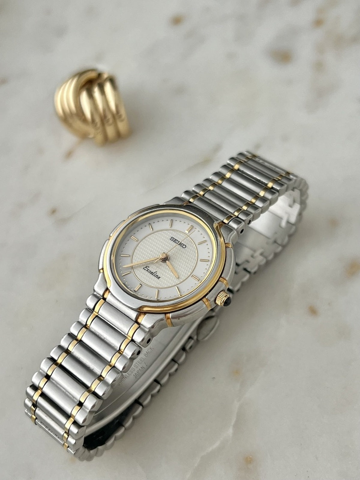 Angled view of the Seiko Exceline two-tone bracelet and round case