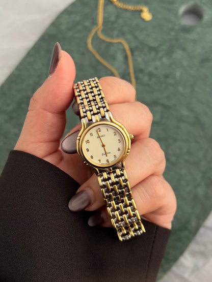 Caseback detail of the Seiko Exceline two-tone watch.