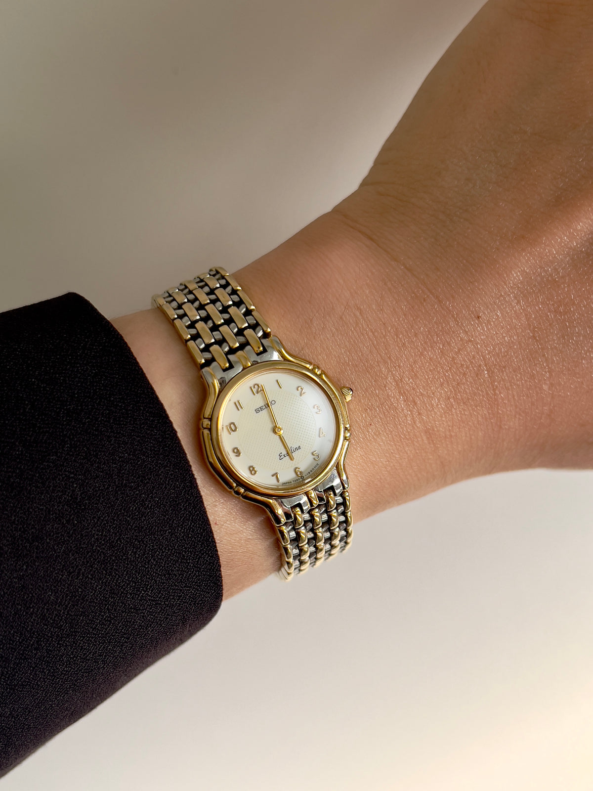 Close-up of the Seiko Exceline champagne guilloché dial and applied numerals.