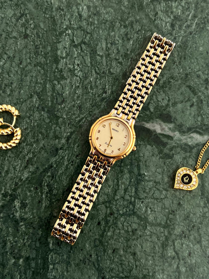 Detail of the Seiko Exceline woven gold and steel bracelet links.
