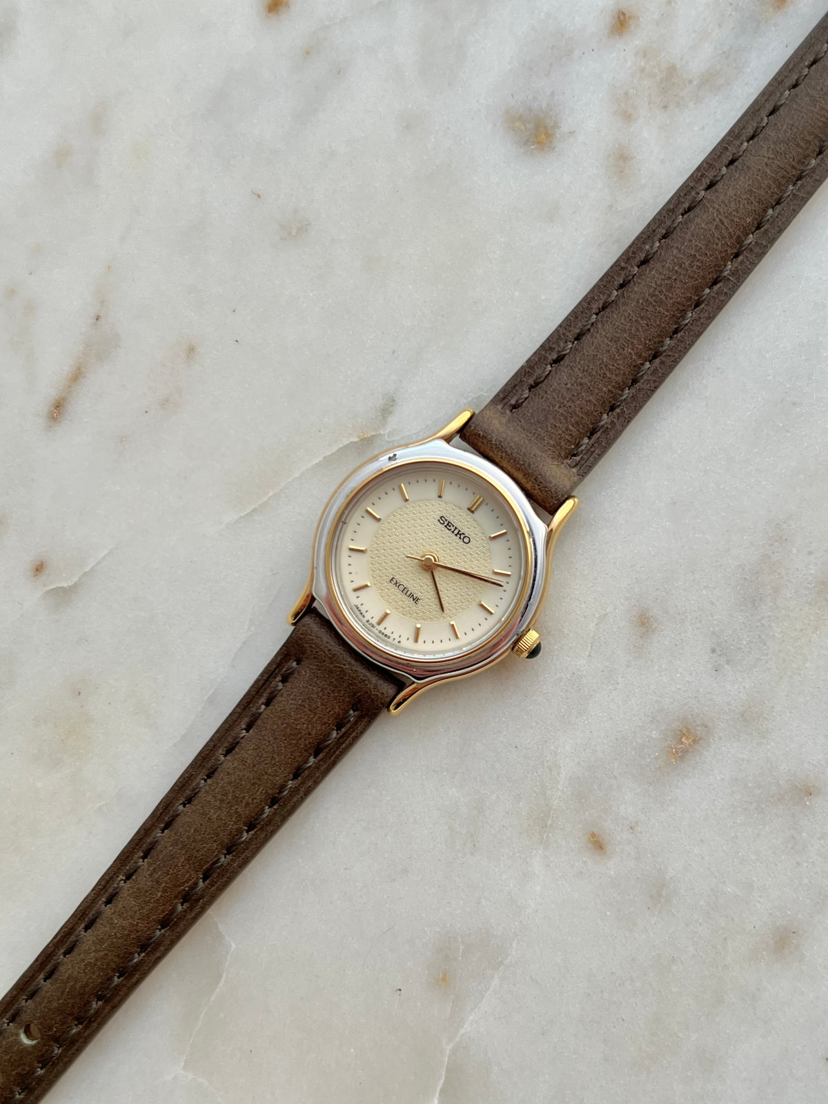 Seiko Exceline two tone round patterned dial watch, view 5.
