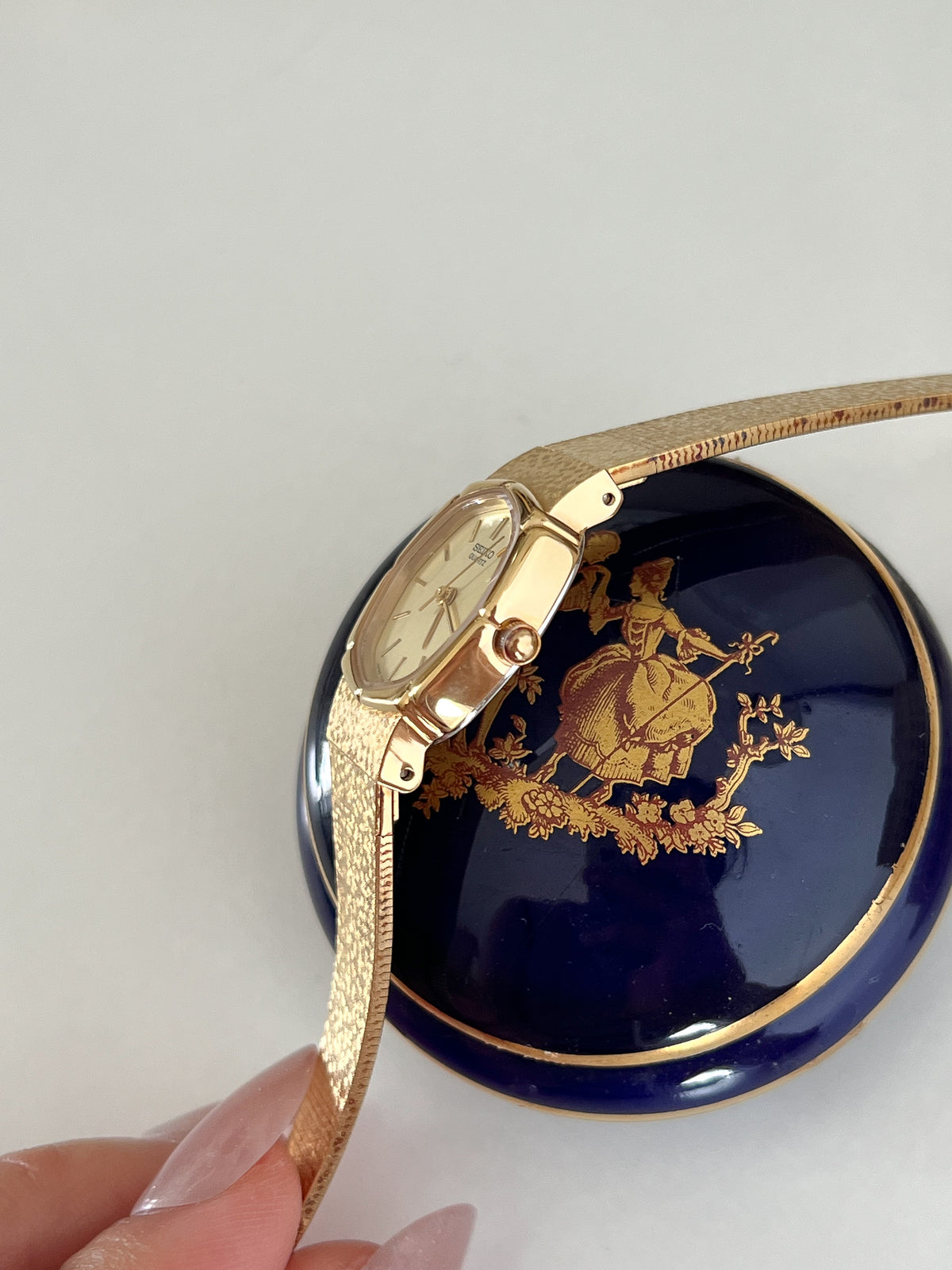 Seiko Gold Cushion Tatami Bracelet Women’s Watch — Side view showing the crown and case profile