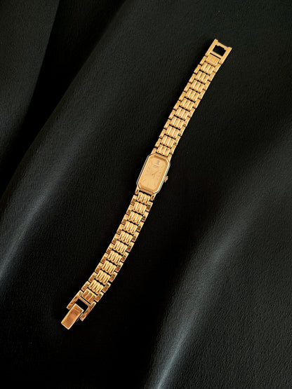 Seiko gold-tone women’s watch with champagne dial and articulated bracelet, full front view