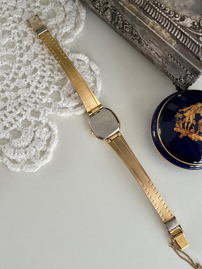 Seiko Gold Cushion Textured Bracelet Women’s Watch — Rear view showing the caseback and bracelet