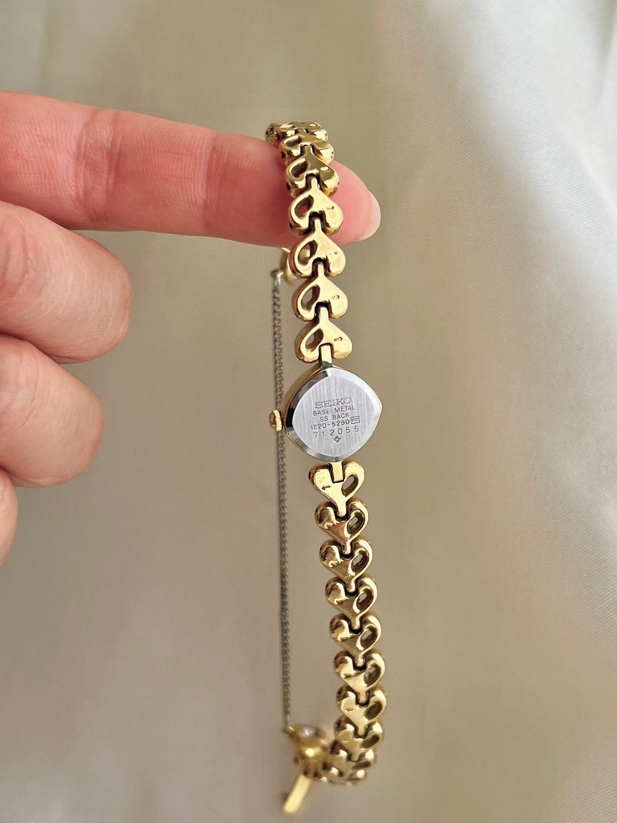 Seiko Hearts Chain Bracelet Golden Watch, product view 7.