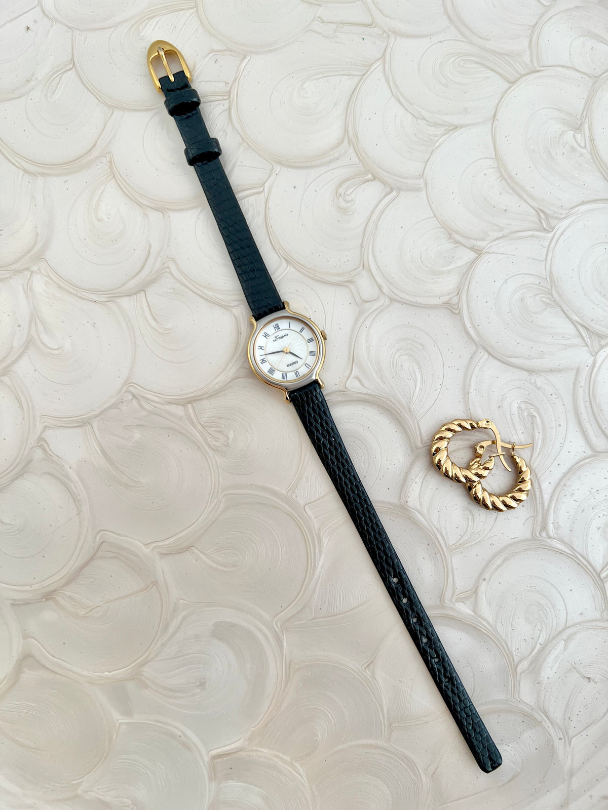 Front view of the Seiko L'Espoir round two-tone watch with Roman dial.