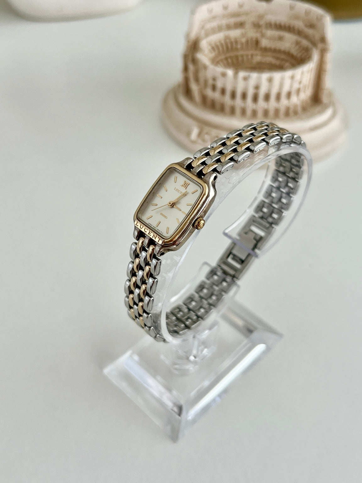 Three quarter view of Seiko Lucent two tone women’s watch showing ivory dial and articulated bracelet