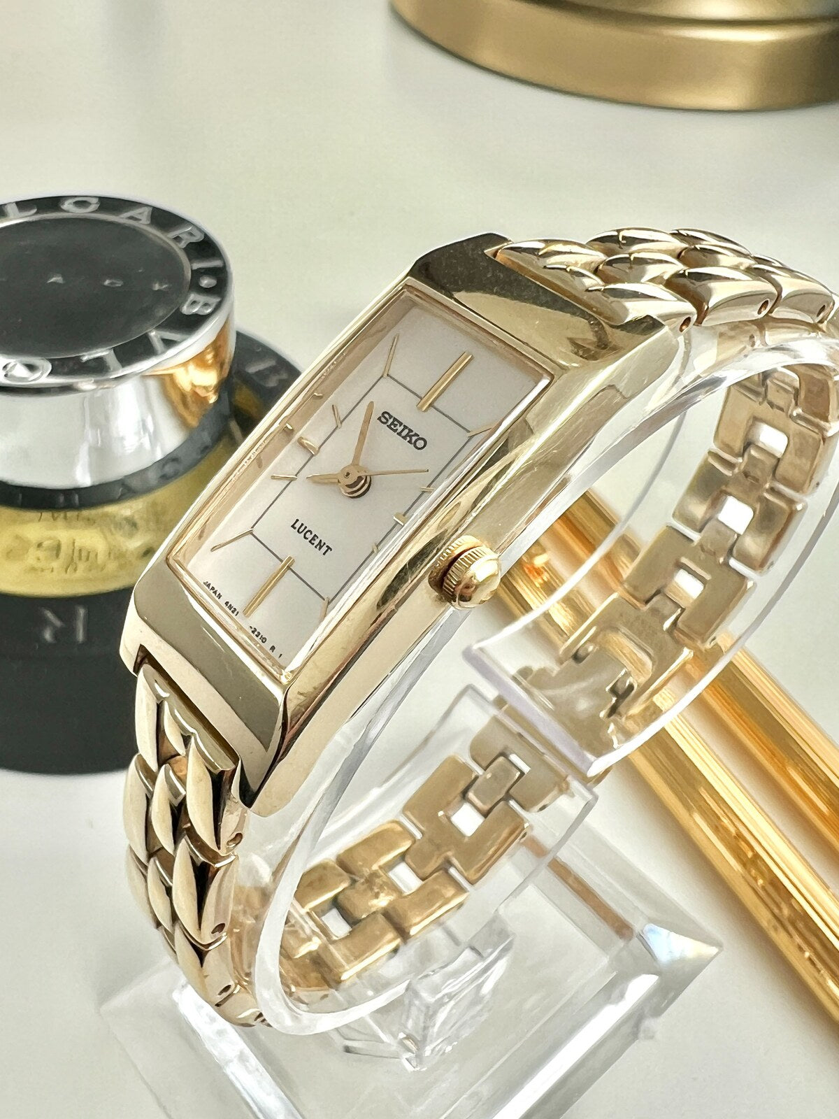 Close up of the Seiko Lucent champagne dial, polished gold tone rectangular case and articulated bracelet.
