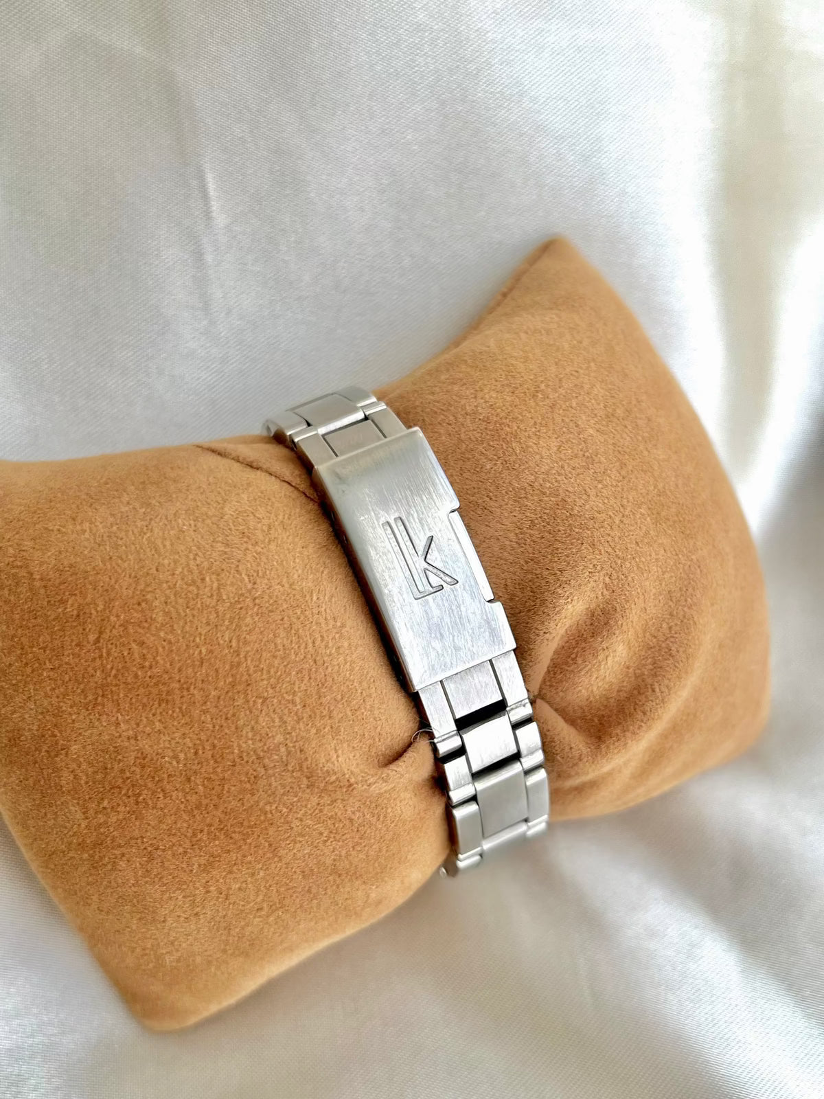 Seiko Lukia Red Cherry Dial Ladies Watch Stainless Steel, product view 4.