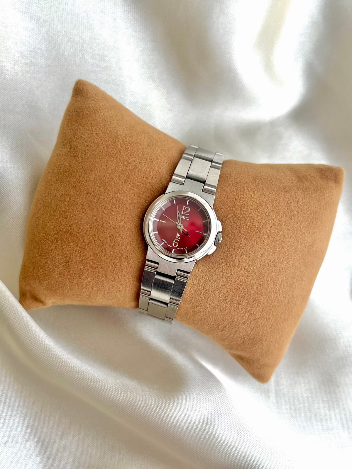 Seiko Lukia Red Cherry Dial Ladies Watch Stainless Steel, product view 5.