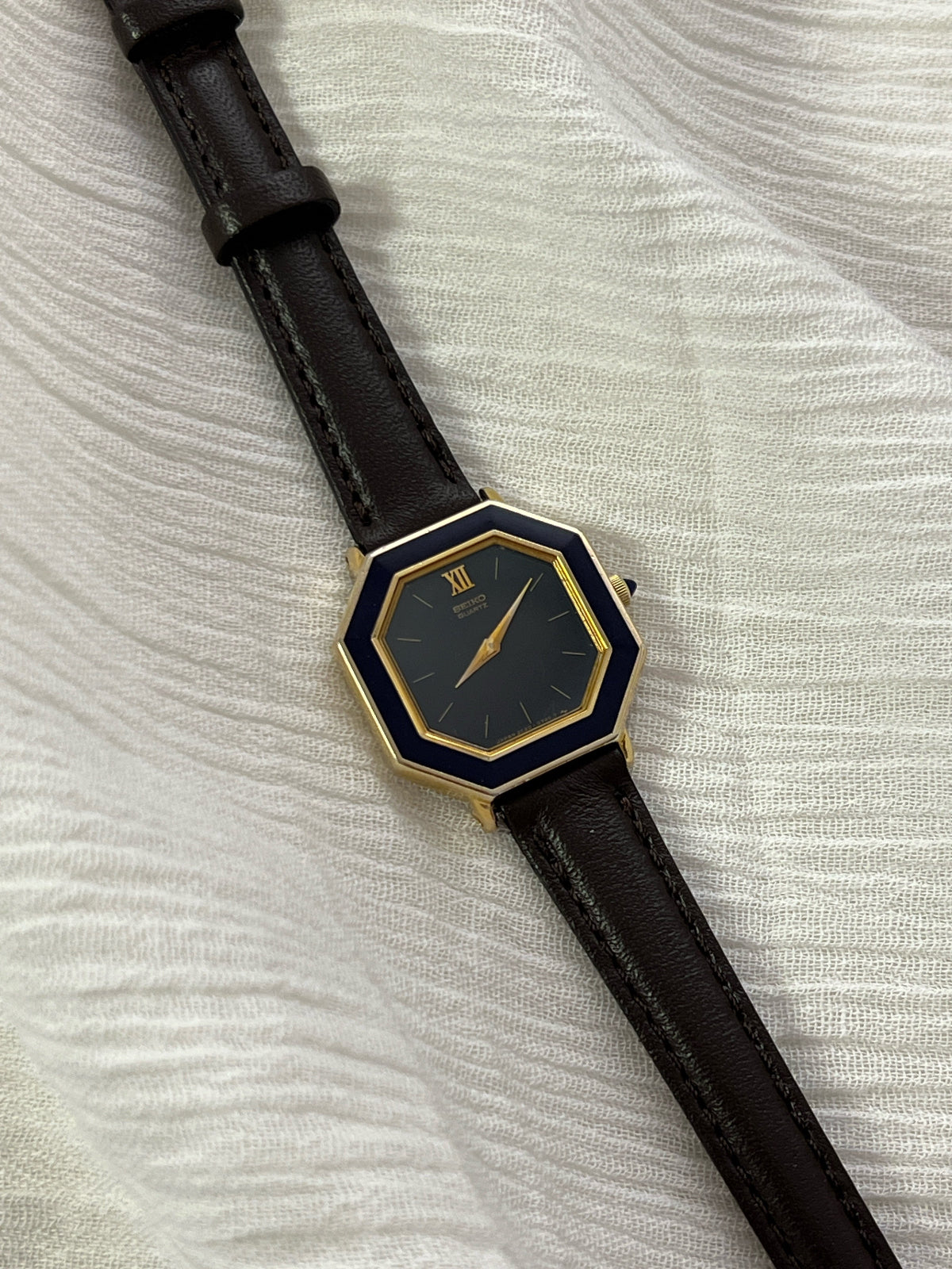 Seiko Exceline Octagonal Blue Enamel Bezel Women's Watch — product photograph 3