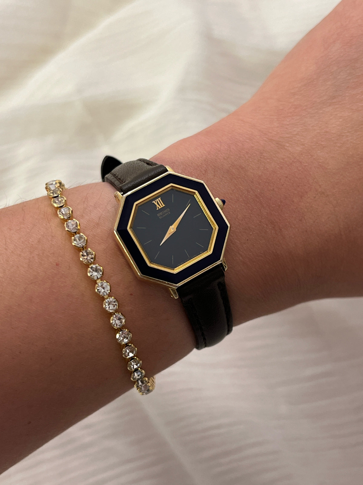 Seiko Exceline Octagonal Blue Enamel Bezel Women's Watch — product photograph 8