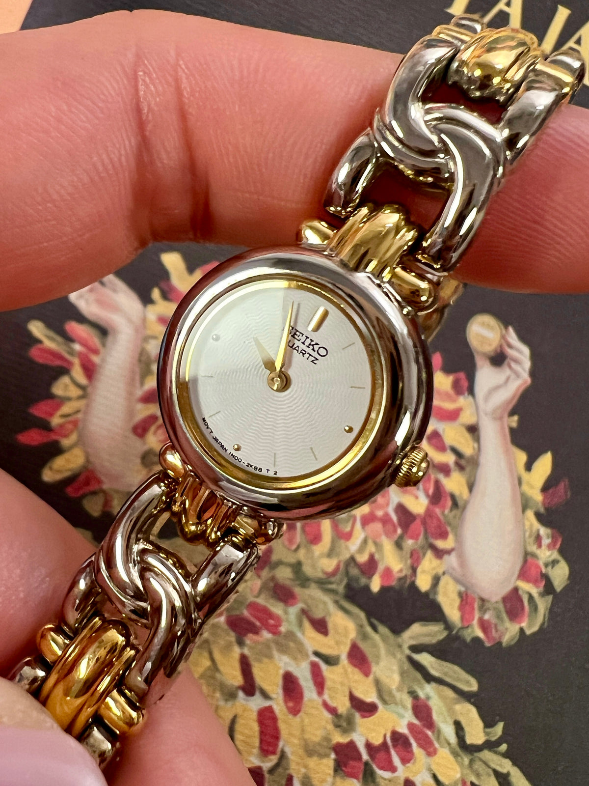 Detail of the Seiko two-tone sculpted bracelet links.