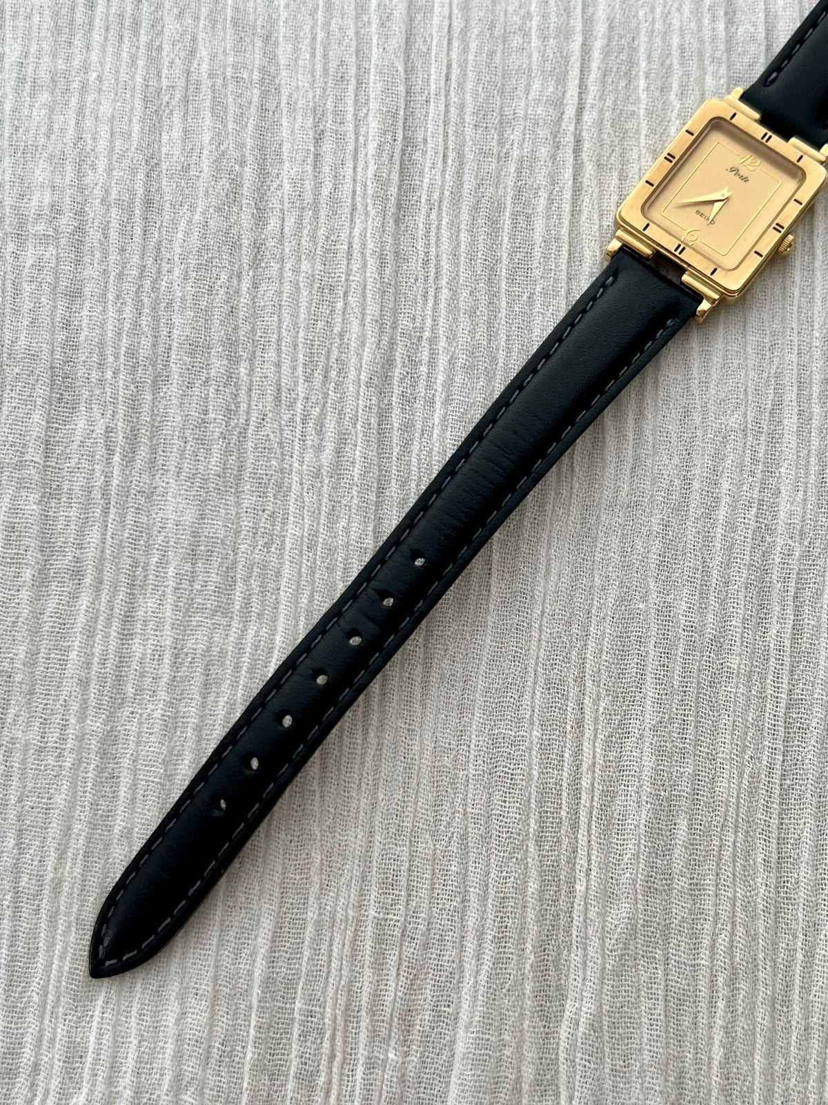 Side profile of the Seiko Porte brushed gold-tone case and sculpted lugs.