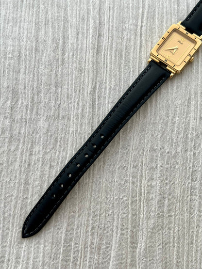 Side profile of the Seiko Porte brushed gold-tone case and sculpted lugs.