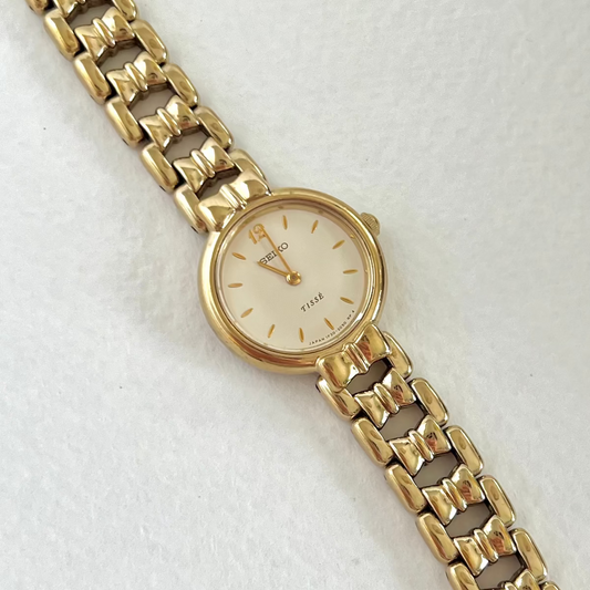 Seiko Tissé gold bracelet ladies watch, front.