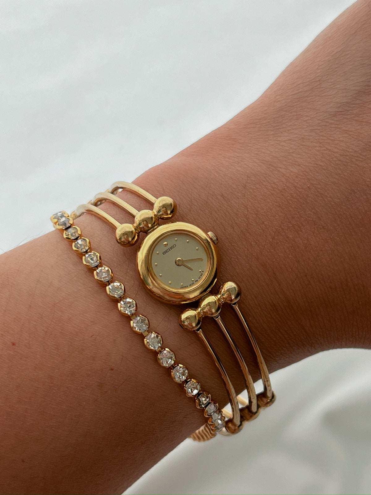 Seiko Tissé Gold Wire Bangle Women’s Watch featuring champagne dial and bangle; vintage watch product image 3.