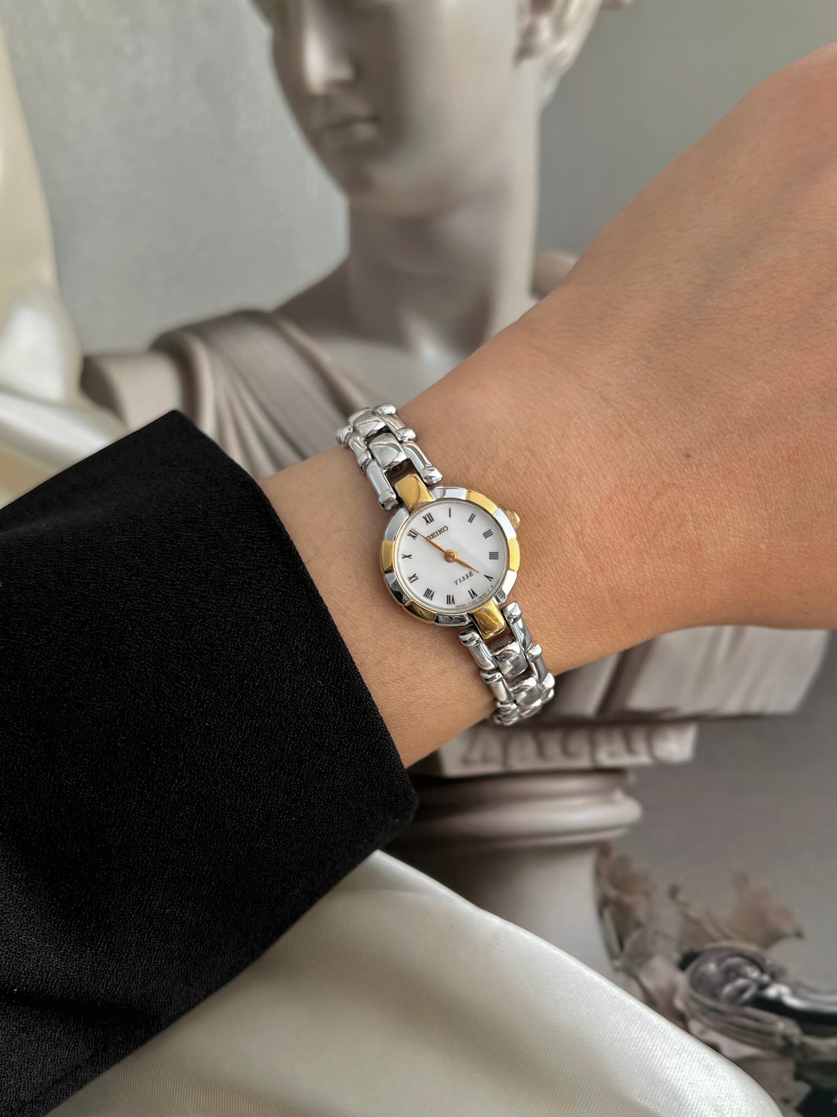 Seiko Tissé Roman Dial Sculpted Two Tone Women’s Watch featuring white dial; vintage watch product image 3.