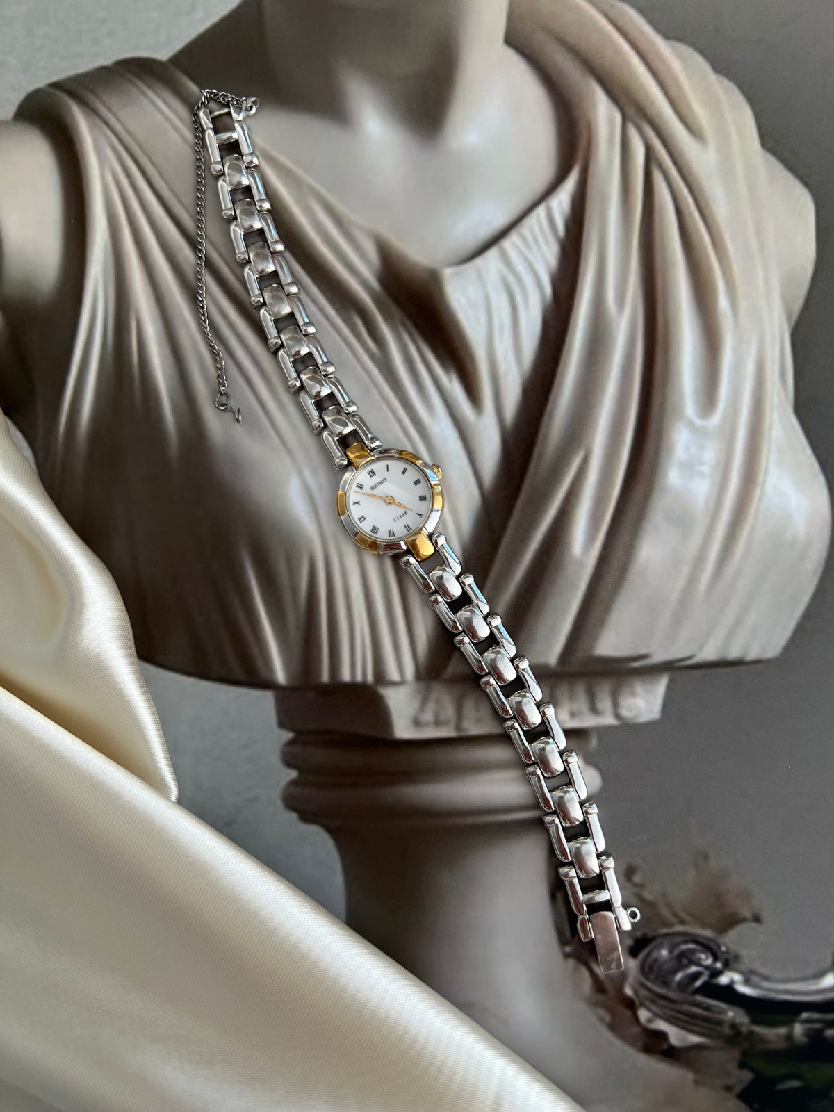Seiko Tissé Roman Dial Sculpted Two Tone Women’s Watch featuring white dial; vintage watch product image 4.