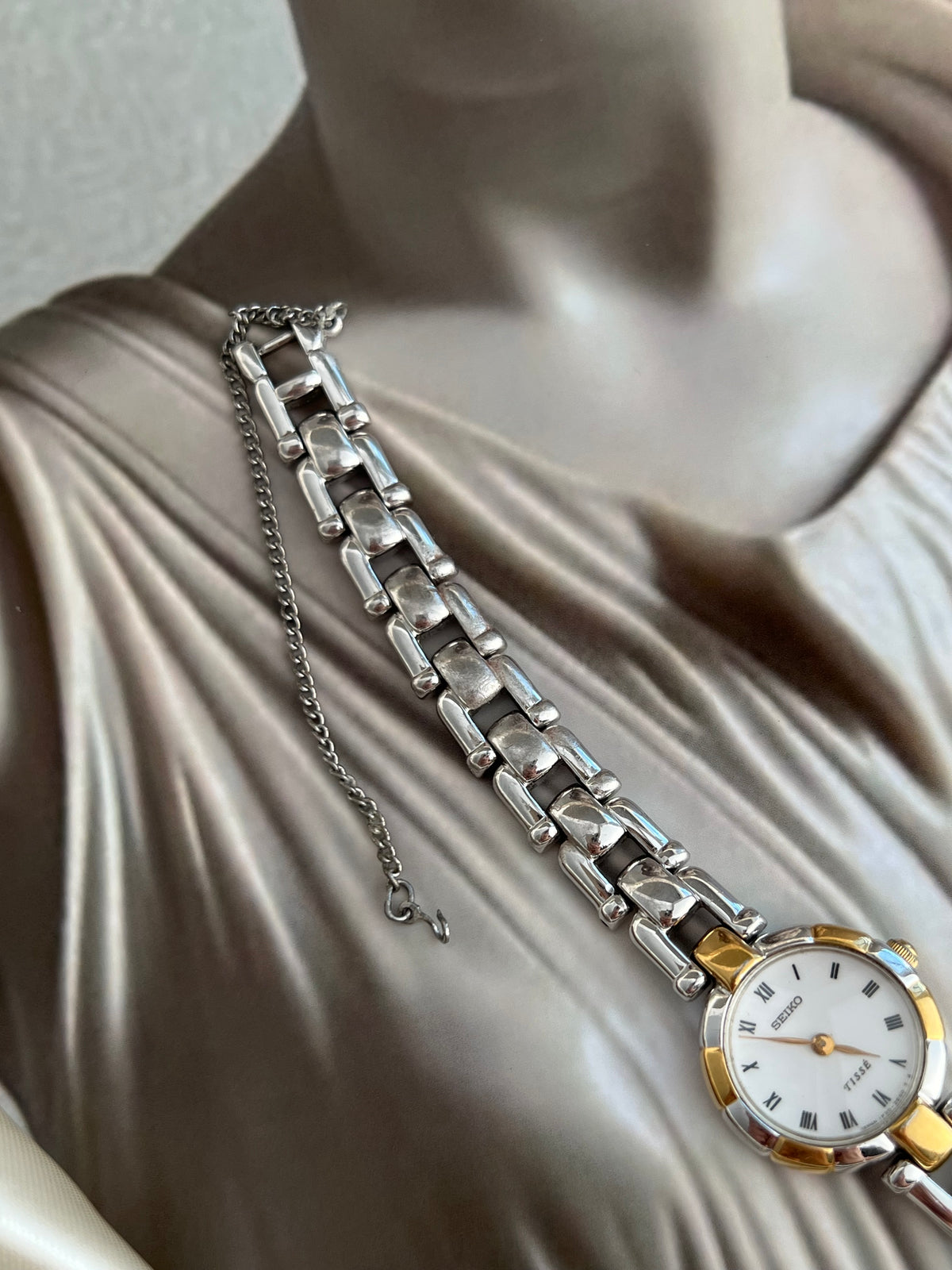 Seiko Tissé Roman Dial Sculpted Two Tone Women’s Watch featuring white dial; vintage watch product image 6.