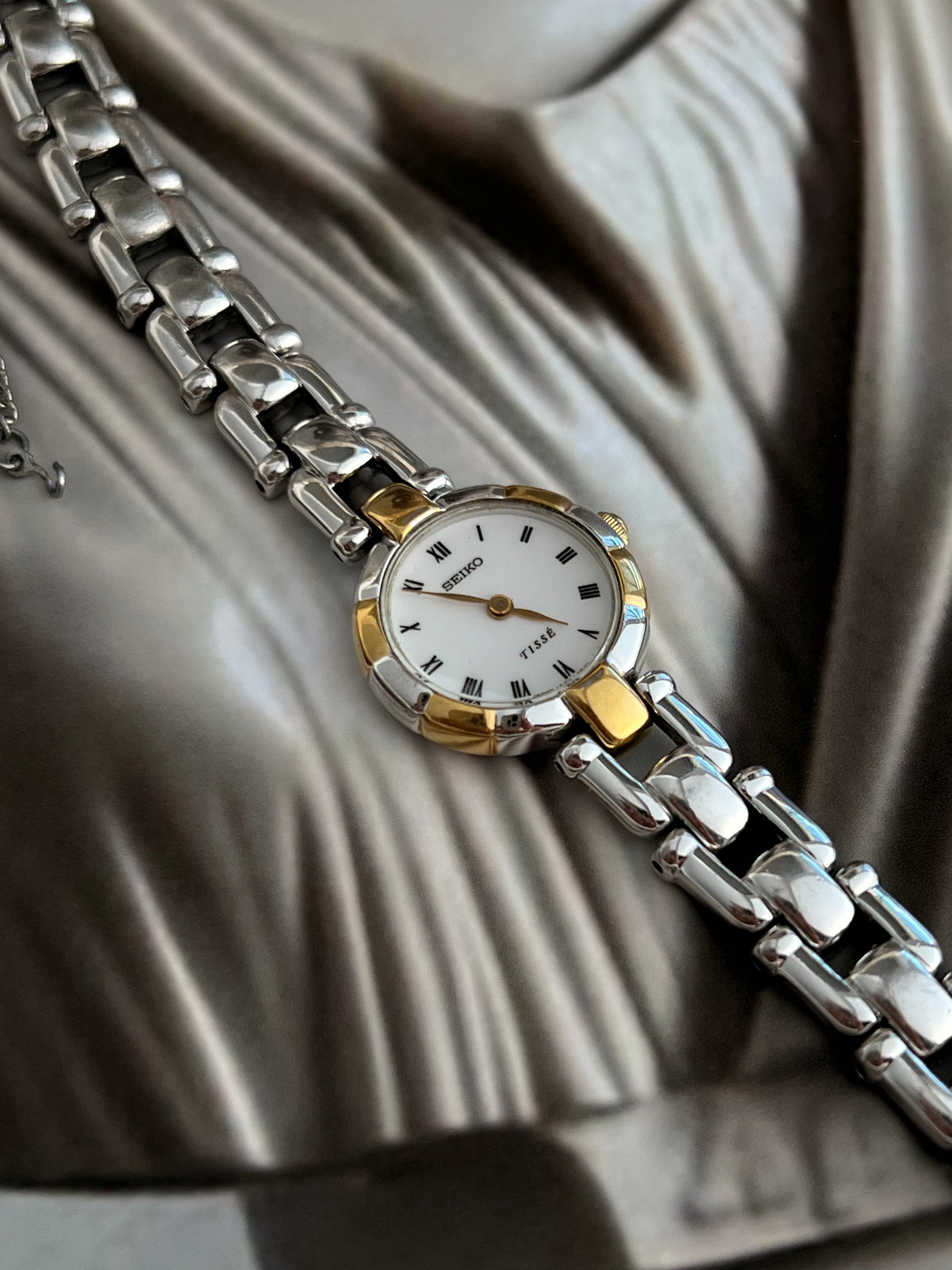 Seiko Tissé Roman Dial Sculpted Two Tone Women’s Watch featuring white dial; vintage watch product image 9.
