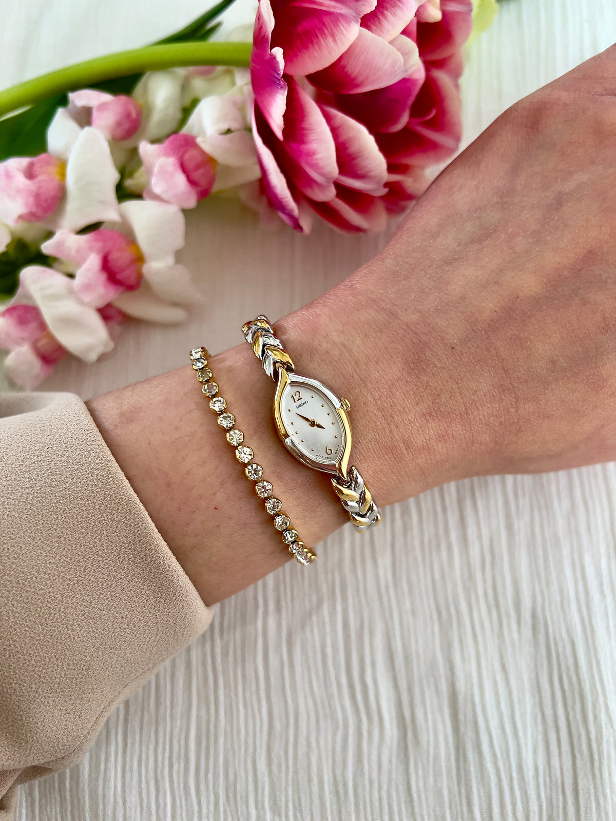 Front view of the Seiko Tisse teardrop watch with white dial.