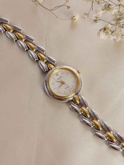 Seiko Tissé White Floral Dial Two Tone women's watch — product photograph 2