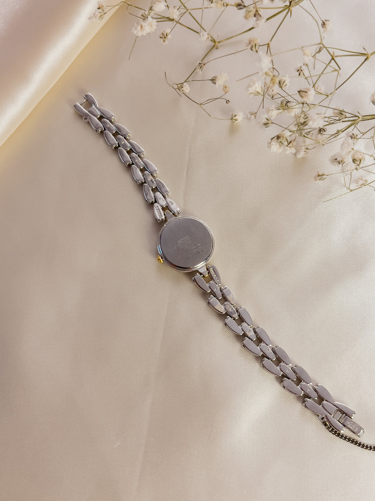 Seiko Tissé White Floral Dial Two Tone women's watch — product photograph 4