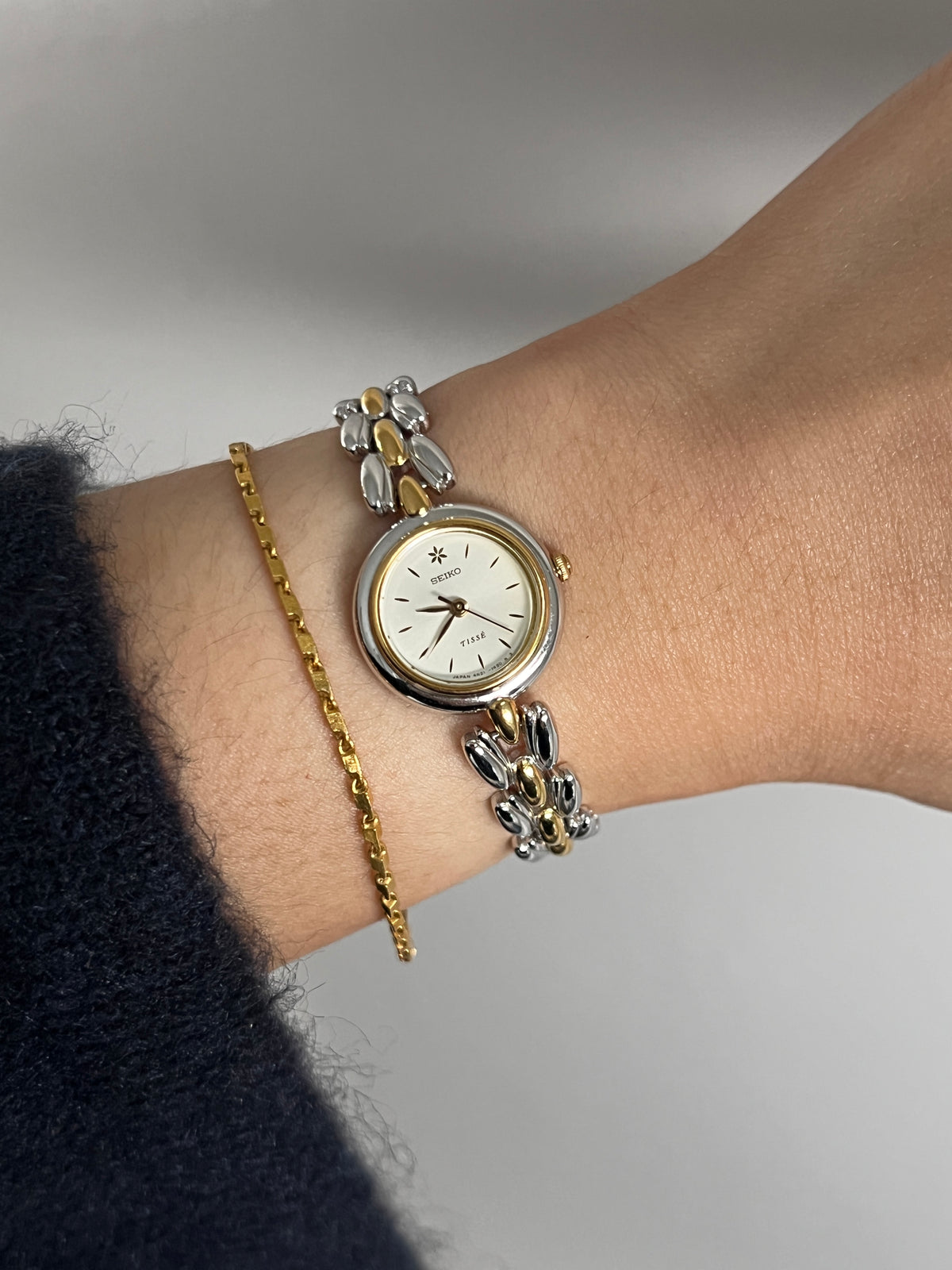 Seiko Tissé White Floral Dial Two Tone women's watch — product photograph 5