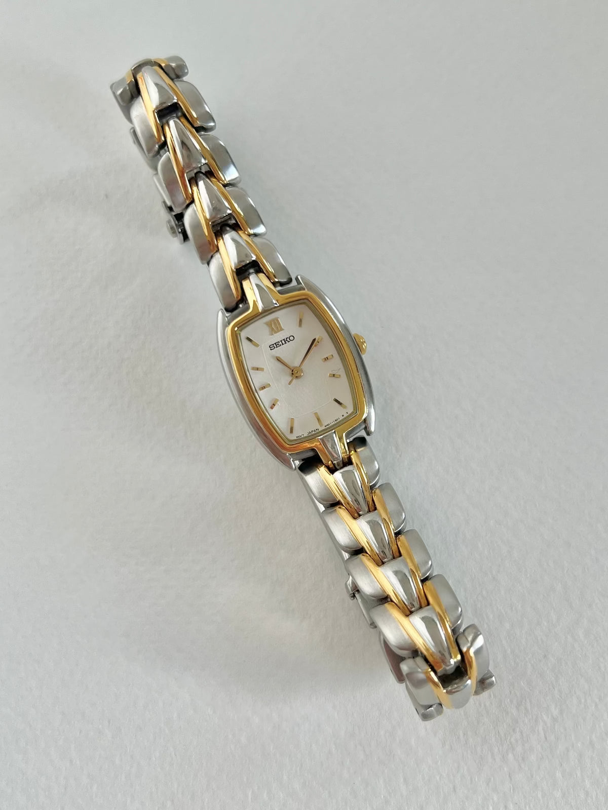 Seiko two-tone tonneau ladies watch, case profile.