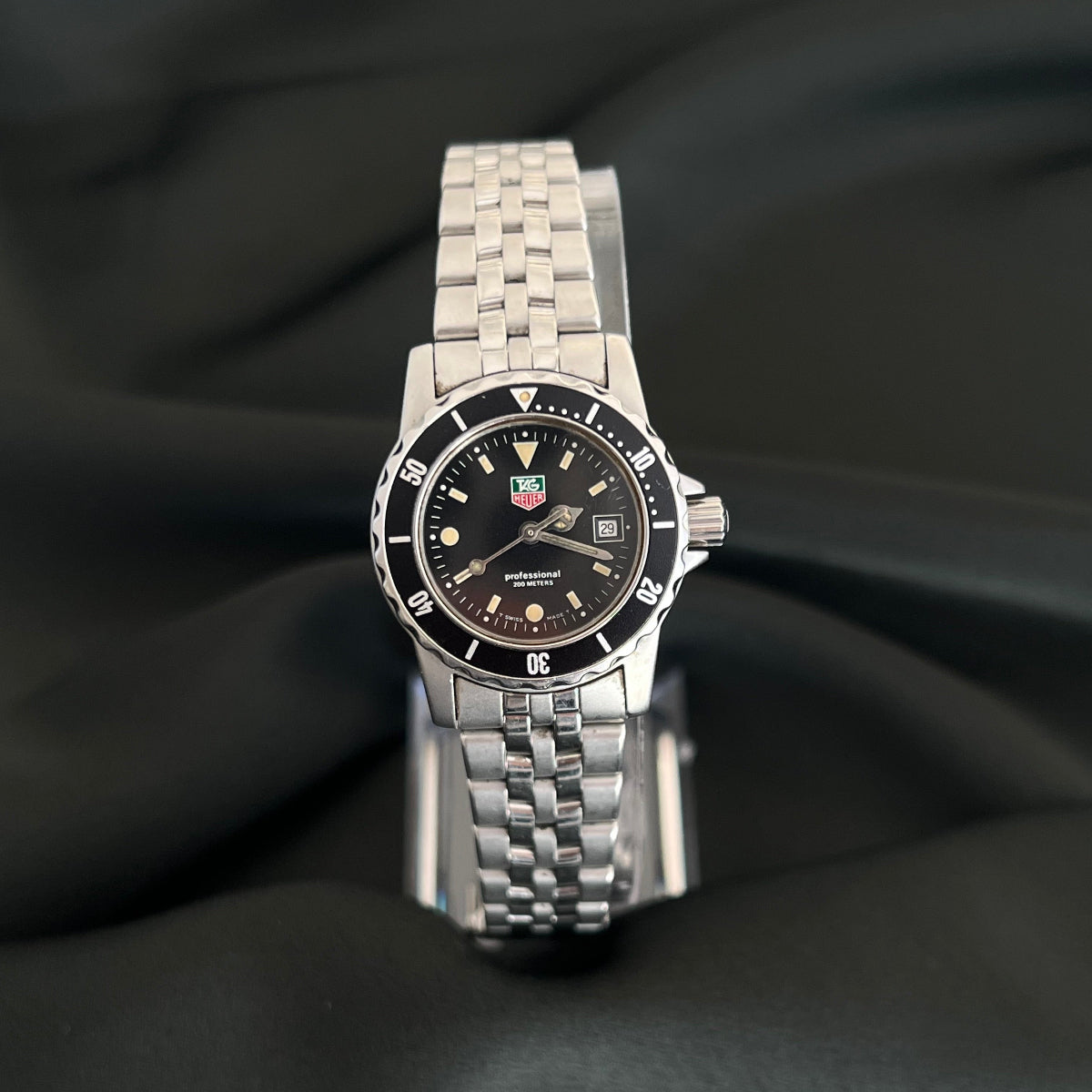 TAG Heuer 1500 Professional 200M WD1410 G 20 watch with black dial, rotating bezel, date window and stainless steel bracelet