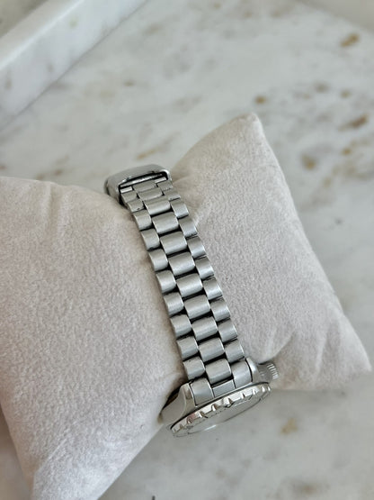 TAG Heuer 2000 Professional steel bracelet and folding clasp detail