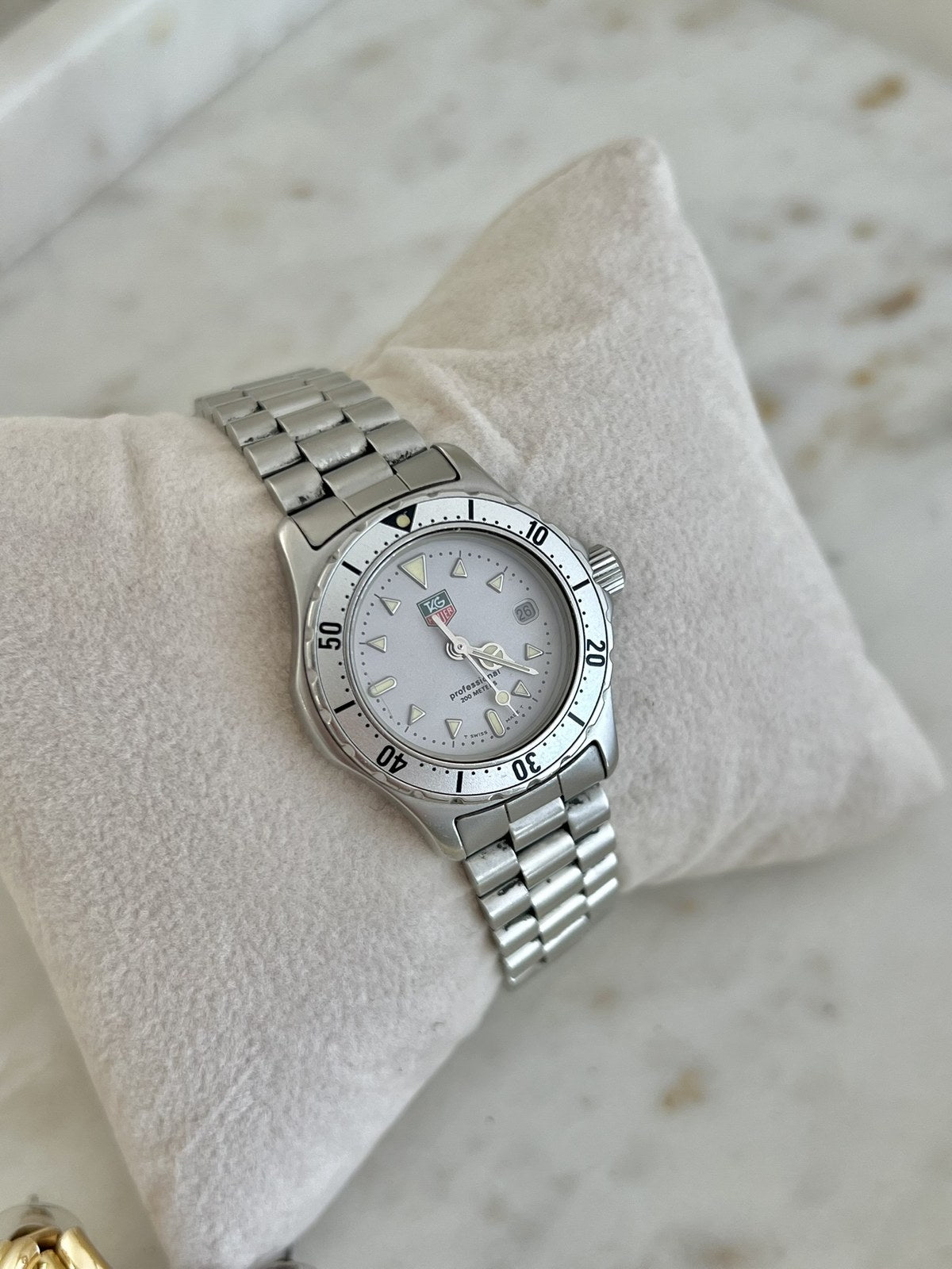 Angled view of TAG Heuer 2000 Professional silver dial and graduated bezel