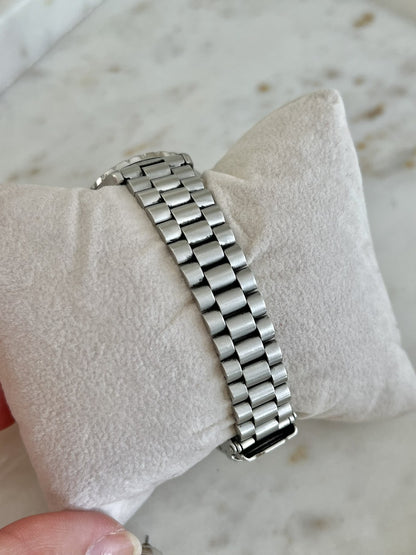 Close-up of TAG Heuer 2000 Professional stainless steel three-link bracelet